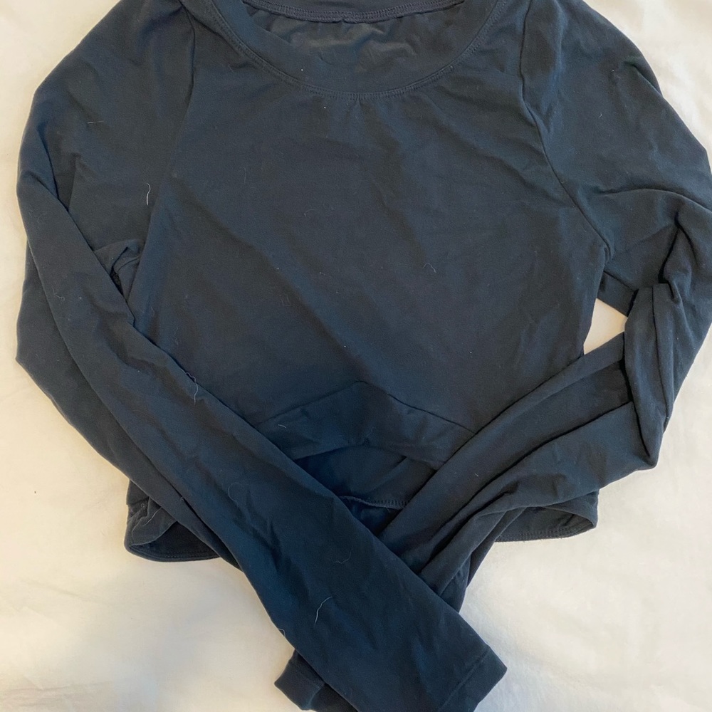 Alphalete cropped long sleeve training shirt